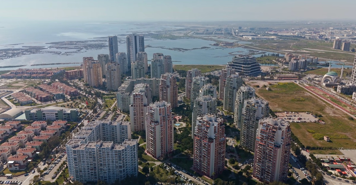 Mavişehir ve İzmir Körfezi'nin havadan görünümü
